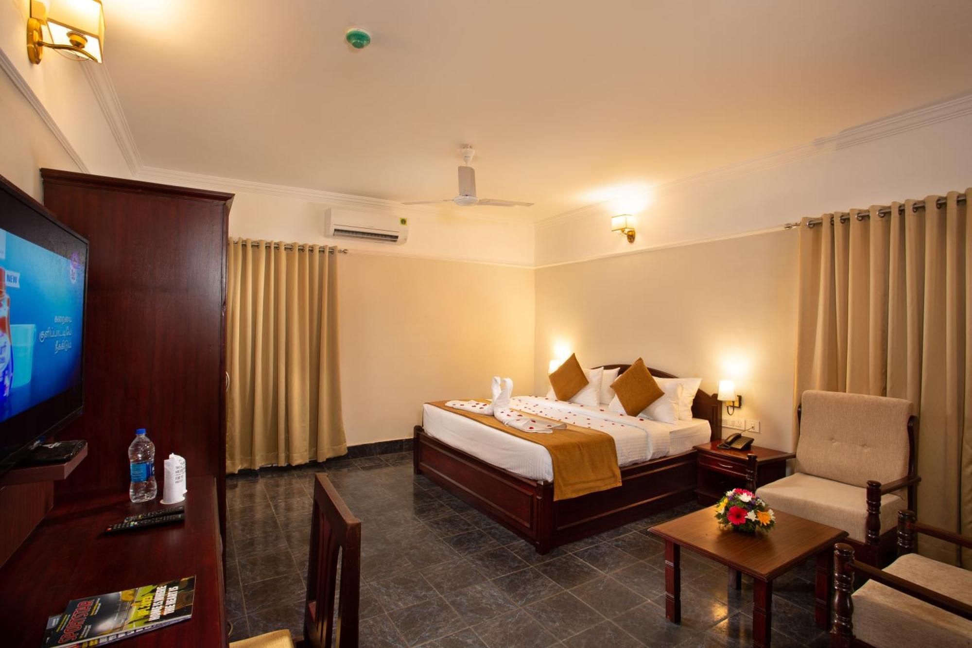 Hotel Keerthi Thiruvananthapuram Zewnętrze zdjęcie